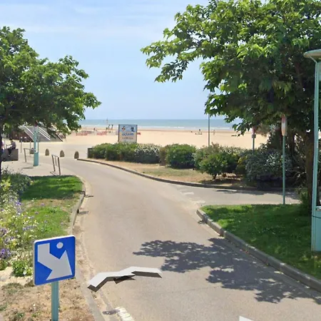 Un Petit Nid Douillet En Front Et Vue St Jean